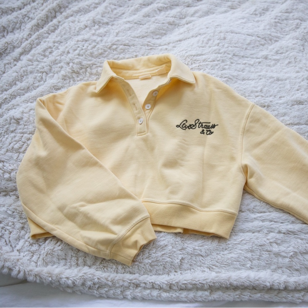Levi’s Butter Yellow Cropped Sweatshirt